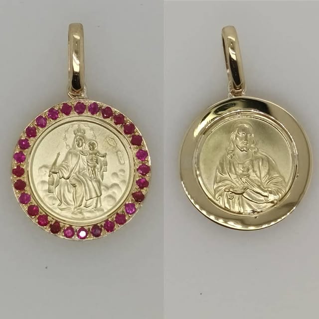 Escapulario de Joyería Río en oro amarillo con zafiros